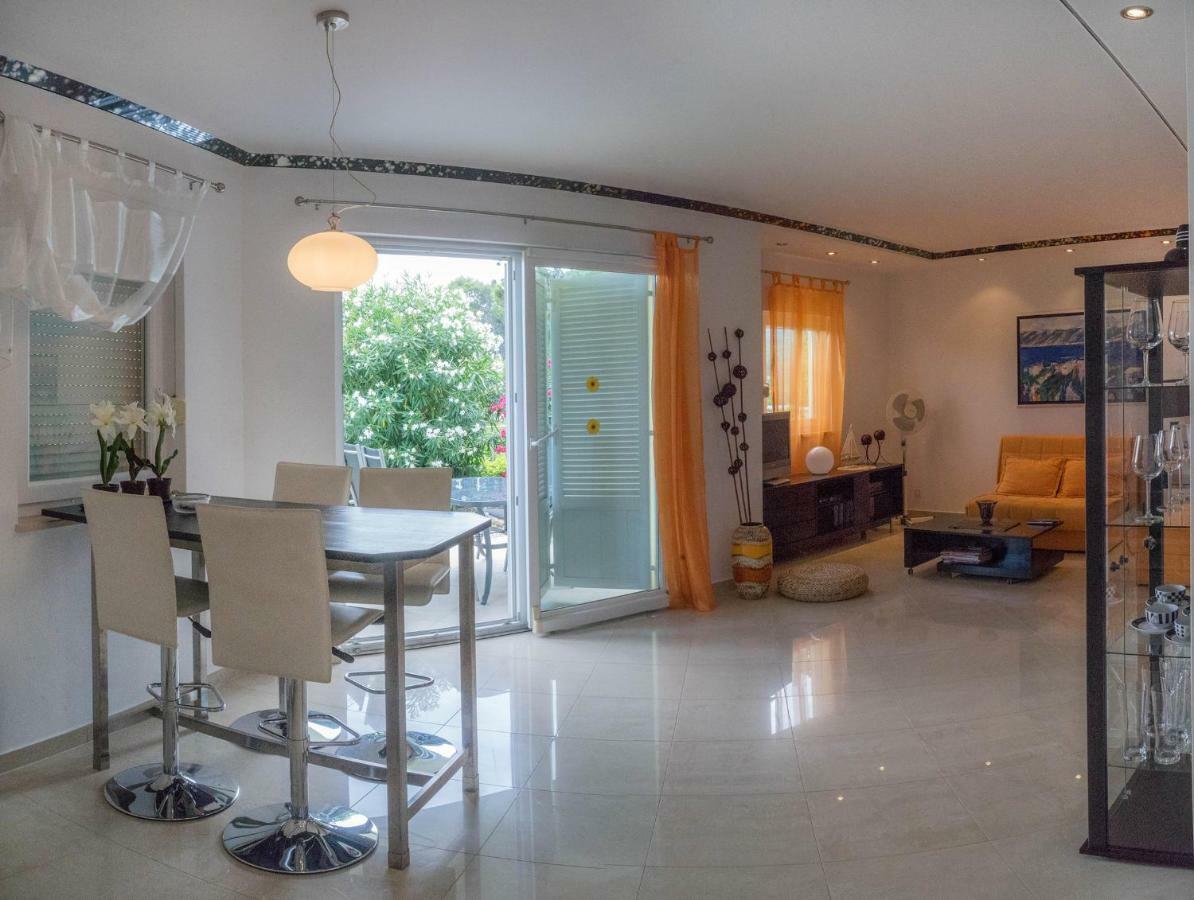 Apartment Annabela Banjol ภายนอก รูปภาพ